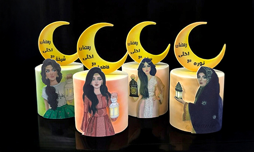 Ramadan Personalized cakes featuring crescent moon toppers and illustrated designs, prepared as desserts for Ramadan gifting and celebrations.